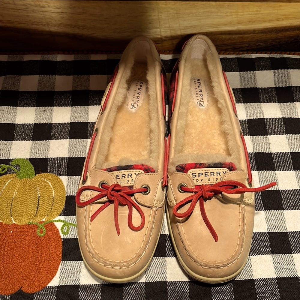 BNWOT Sperry boat shoe furry fur-lined buffalo plaid check red black womans 8